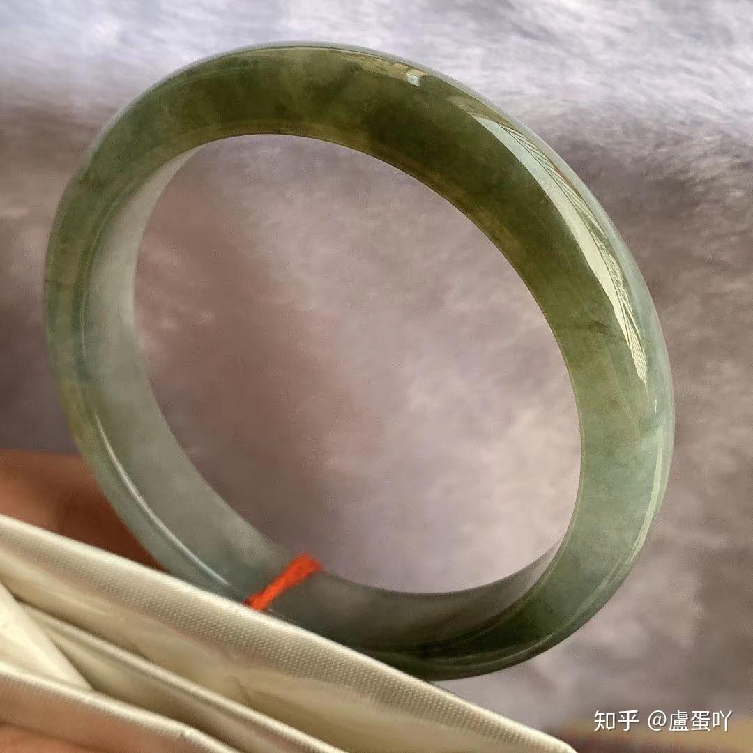 怎么挑选手镯性价比高 v2-e96dc1870bc06e523ff3e3588b48326e_r.jpg