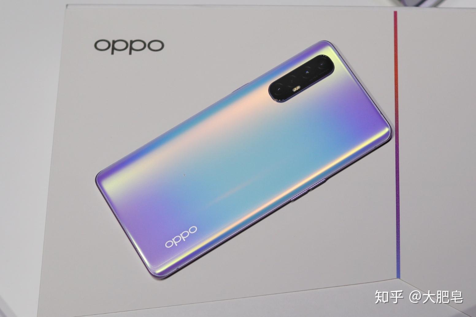 这次oppo reno3 pro还成为了首款采用2020年主流色经典蓝配色的手机