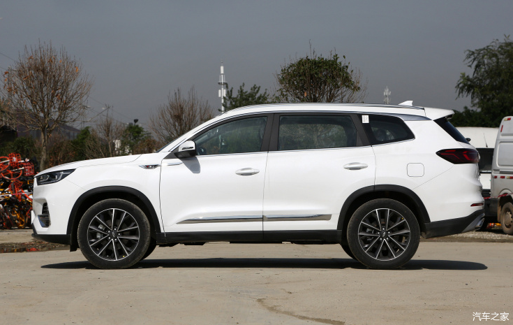 罕见白色瑞虎8 plus提车,比棕色显大气,1.6t动力随叫随到