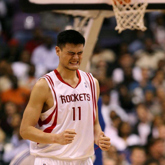 李劼,我们一般不把身高接近两米的巨汉叫做「普通老百姓」…… 查看