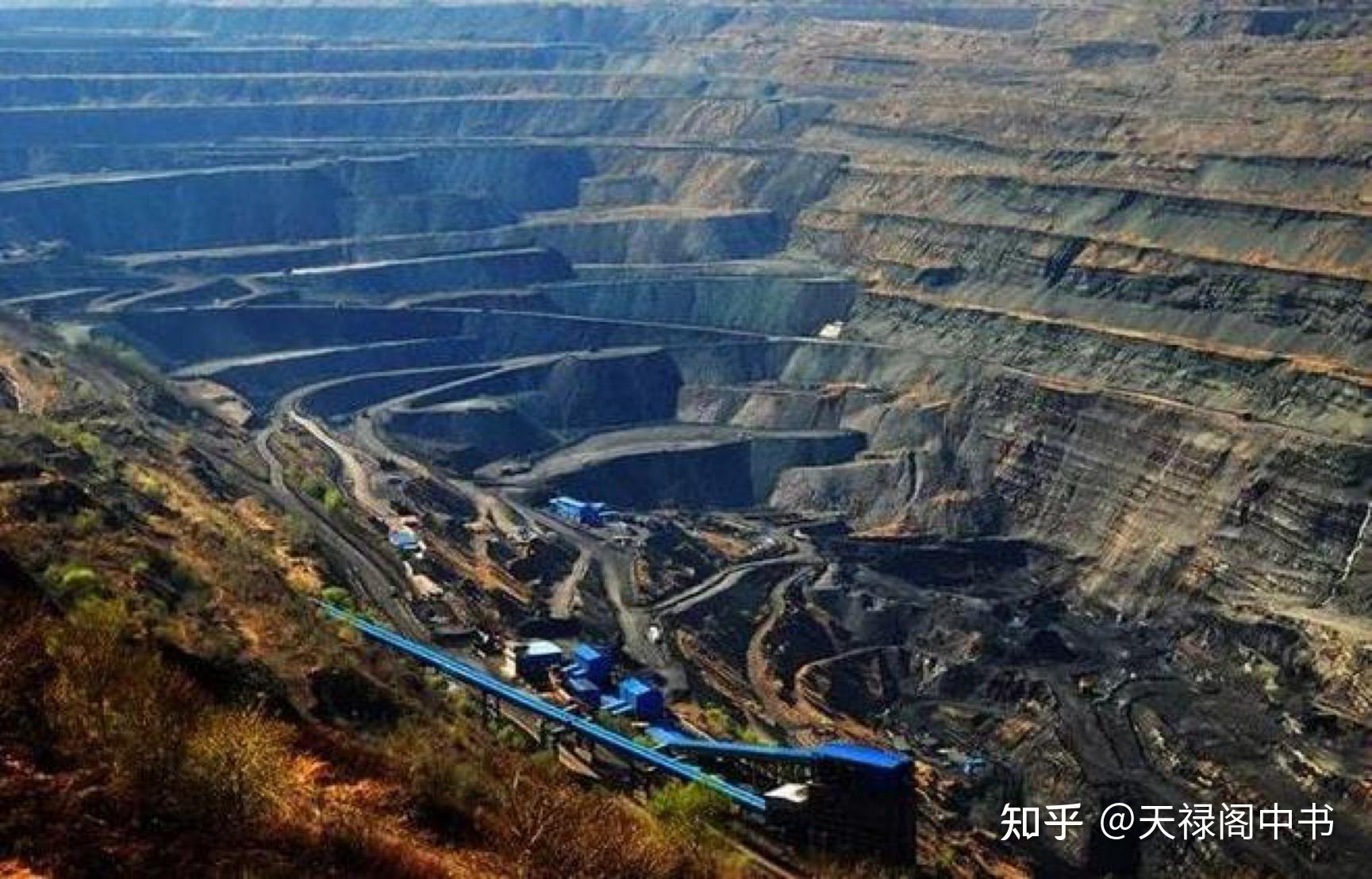 内蒙古露天煤矿坍塌事故救援进展：东西两侧救援通道已全部打通