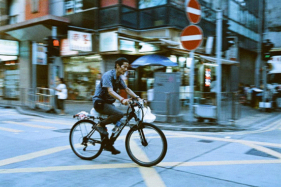 LomoChrome Color '92 is a Unique ISO 400 Color Film Steeped in Nostalgia LomoChrome Color '92 is a Unique ISO 400 Color Film Steeped in Nostalgia