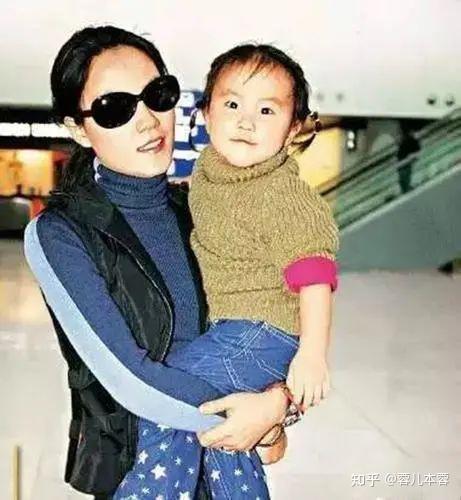 26岁的窦靖童又开始叛逆与王传君演情侣网友喊话王菲是不是没给生活费