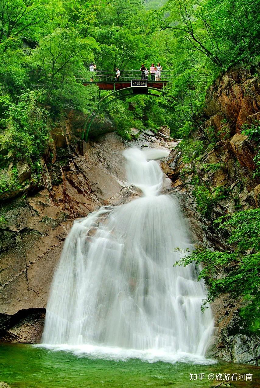 龙峪湾位于河南省洛阳市栾川县的庙子镇境内,为伏牛山世界地质公园