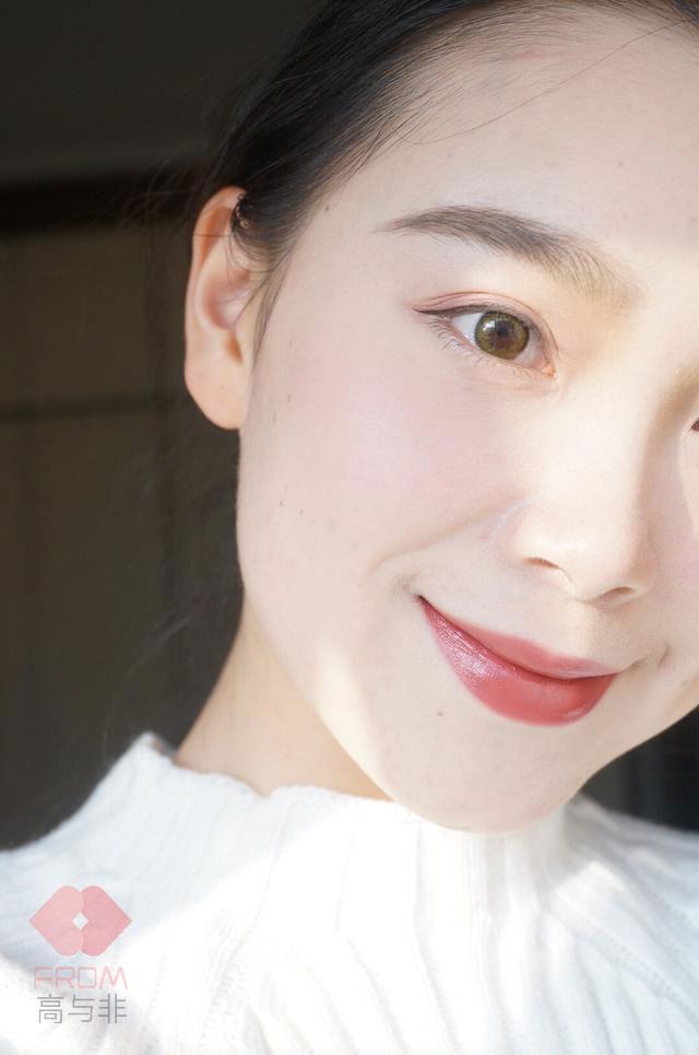 请问可以怎样变得成熟一点,希望可以从妆容,发