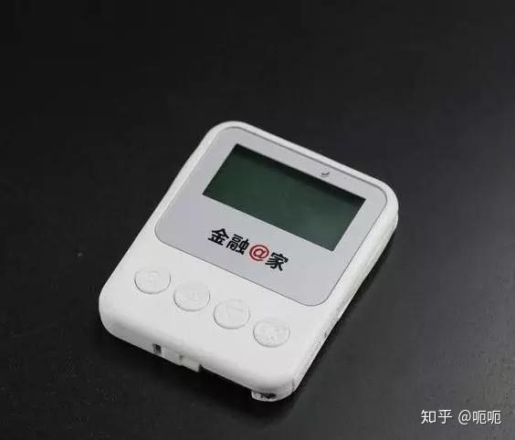 到支付宝，还需要开通网银，使用u盾。大家对转账的安全性还不是很相信。2019年如今，网购已经成为人们购物的首要选择。不少网购达人每天都要收3-4