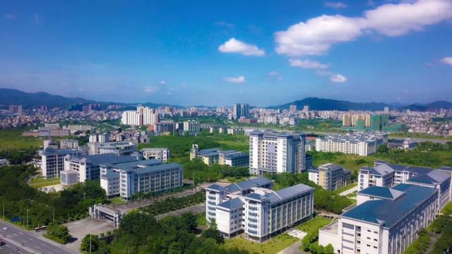 校区等你来打卡篮球场运动场择校易专注广东大学和广东高考资讯分享