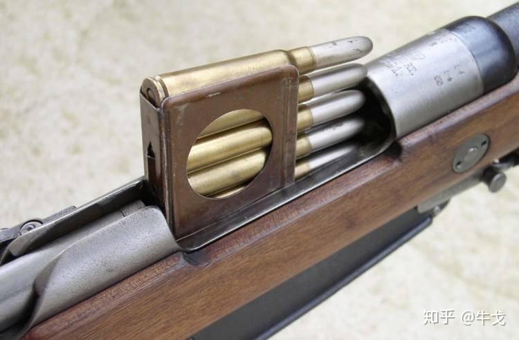看到竞争对手研发出无烟火药的小口径步枪,自诩为欧洲乃至世界军界