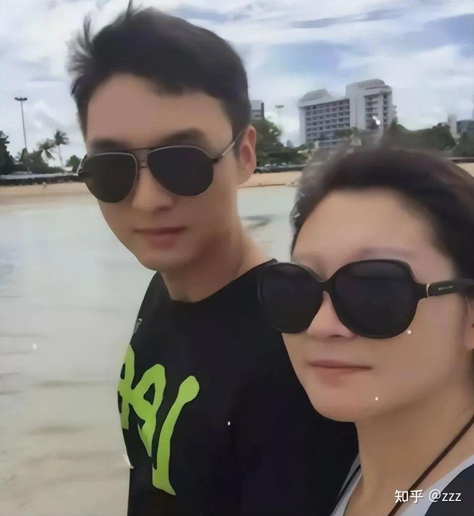 王暖暖回忆,俞东出现的时间节点,正与她财富自由的时间吻合.