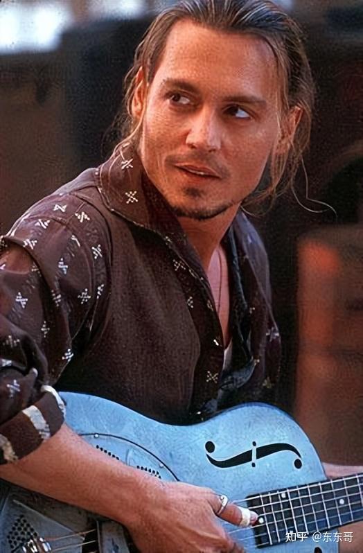 强尼戴普风流事丢人多角恋被妻揍与马斯克关系特殊