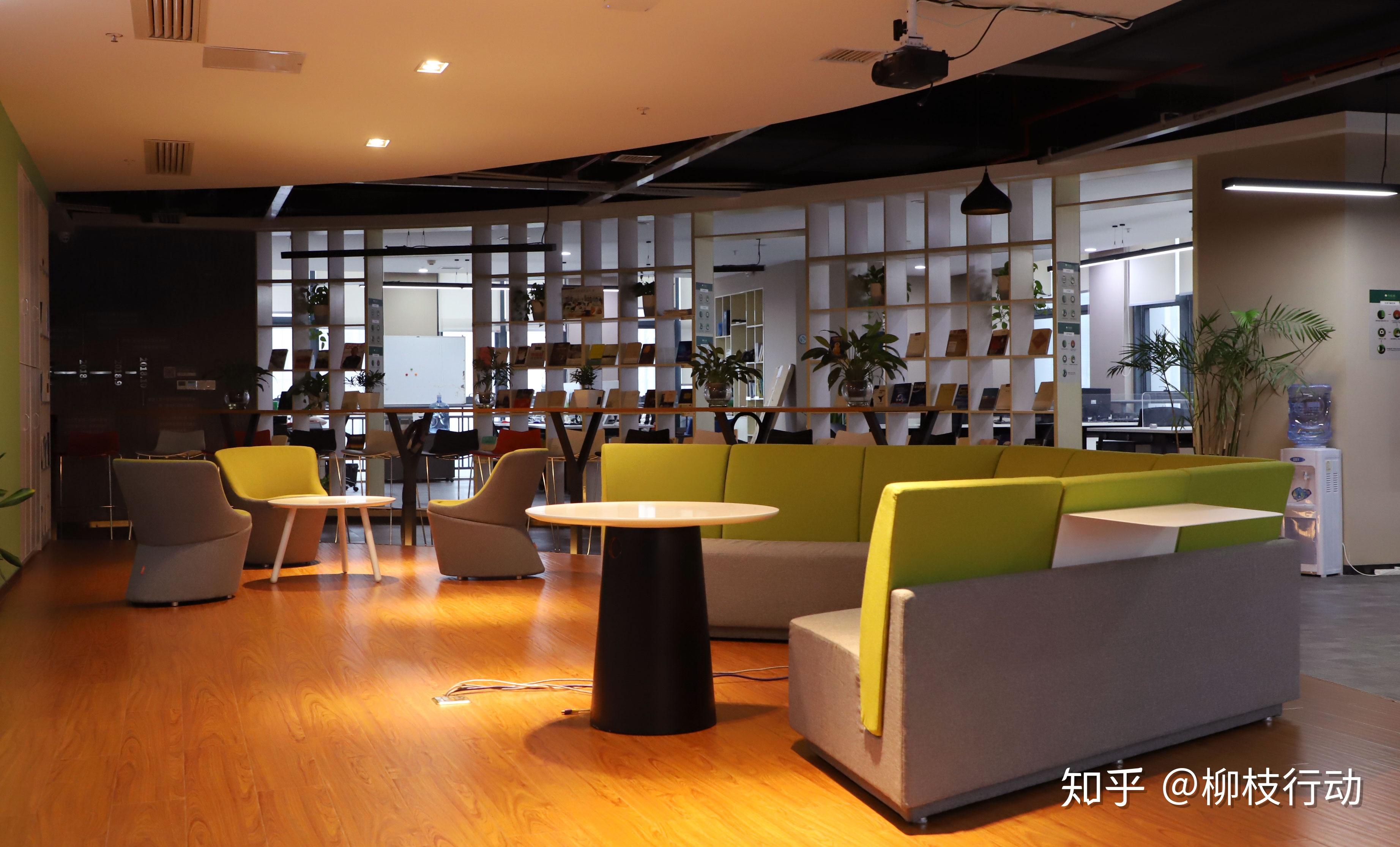 06平方米,空间内开放式办公区,联合办公区,独立办公室一应俱全,会议室