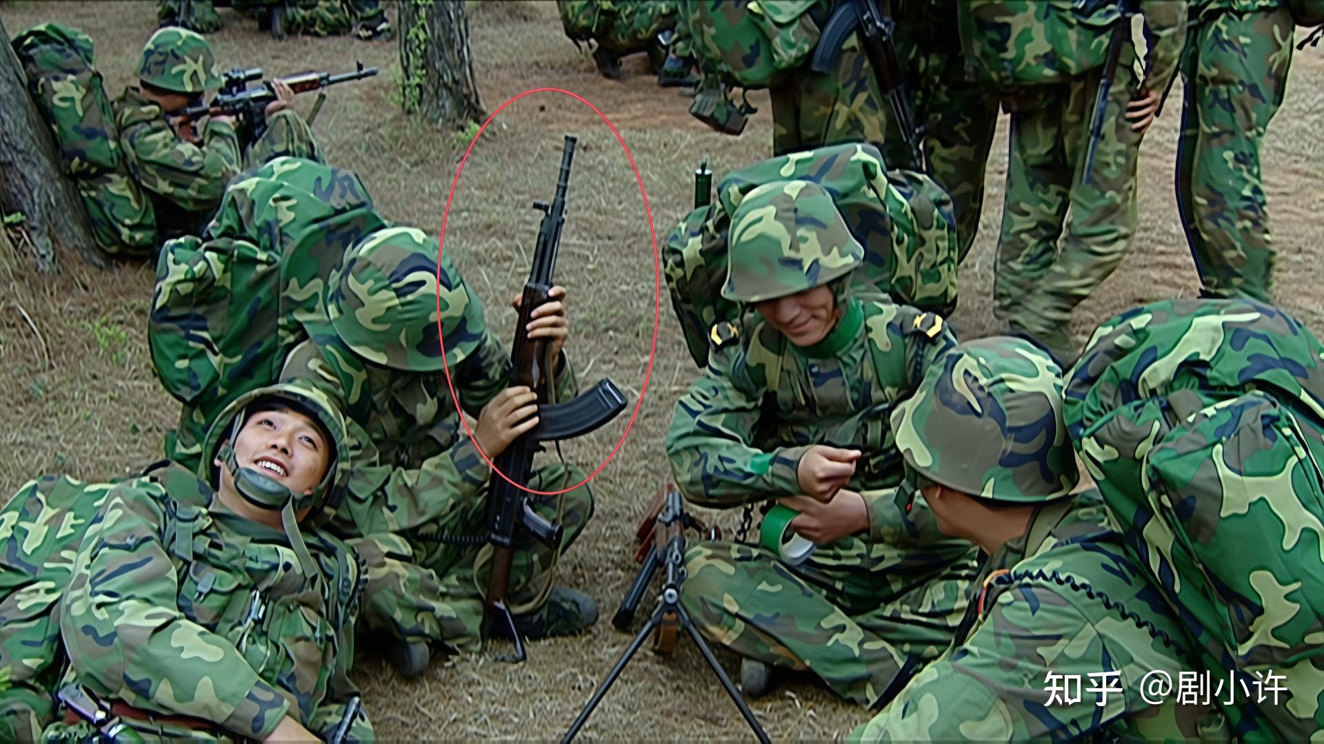 《士兵突击》为什么702团都用八一杠时，师侦察营却都装备95了？ - 知乎