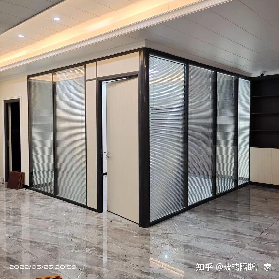 办公室玻璃隔断墙装修设计风格