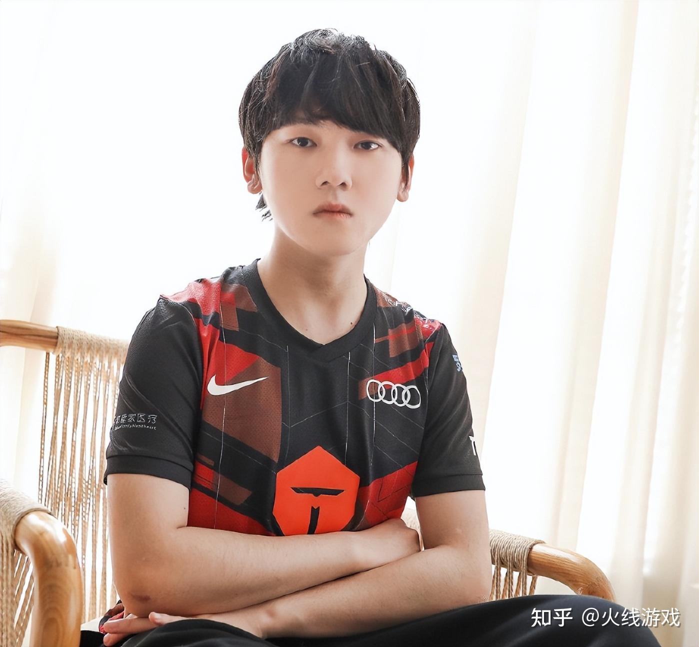 tes阿水染成红发,颜值梦回s8 - 知乎