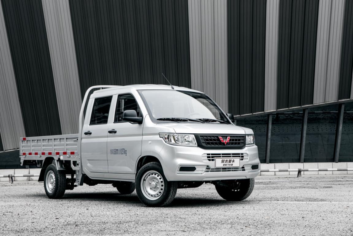 约售56万元左右超级能装五菱荣光推出新卡汽车下乡版车型