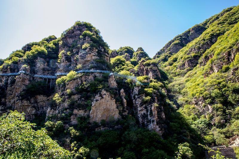 旅游攻略推荐看点1.九顶山风景区的玻璃栈道!