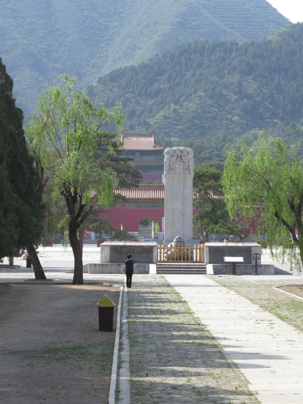 [图说]古今影像大明十三陵－－十五，明神宗万历帝朱翊钧定陵之开放的皇陵-明十三陵背后的帝王传奇