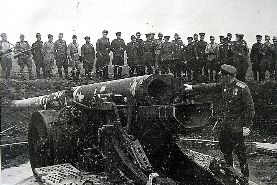 1945年,作为苏军攻占千岛群岛,库页岛乃至攻击北海道,确保控制鄂霍次