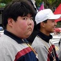 你手机里的表情包「小胖」,也长大了.