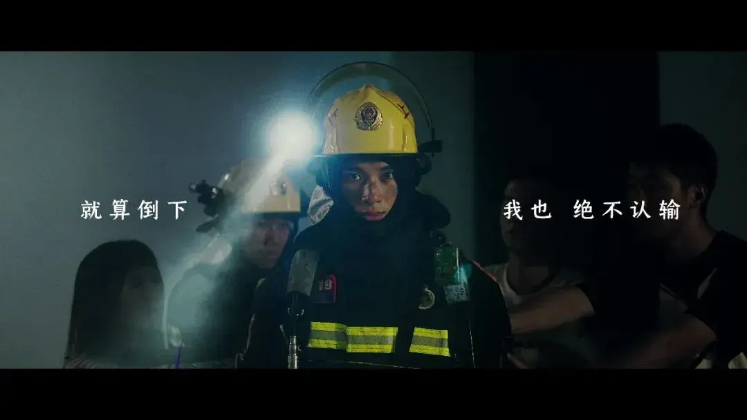 蓝衫战士那个最美的逆行者