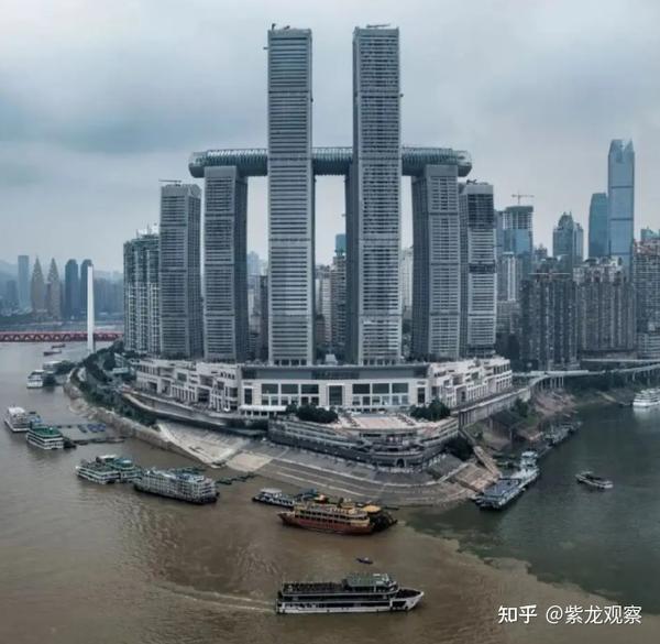 不愧是基建狂魔，又一超级工程横空出世，三百米高空横盖4栋大厦 - 知乎