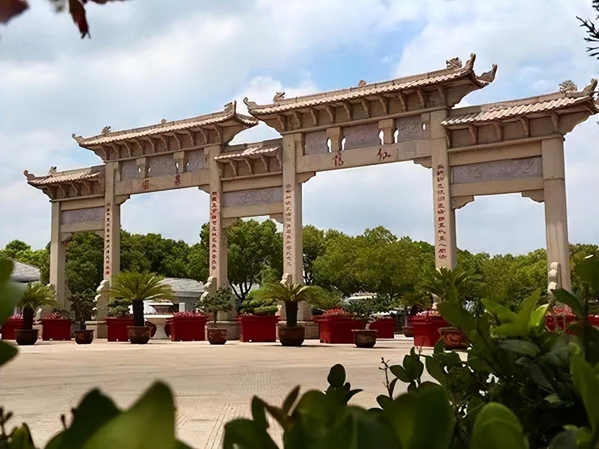 上海仙鹤园坐落于风景秀丽,清幽别致,交通便利的上海市闵行区,周边