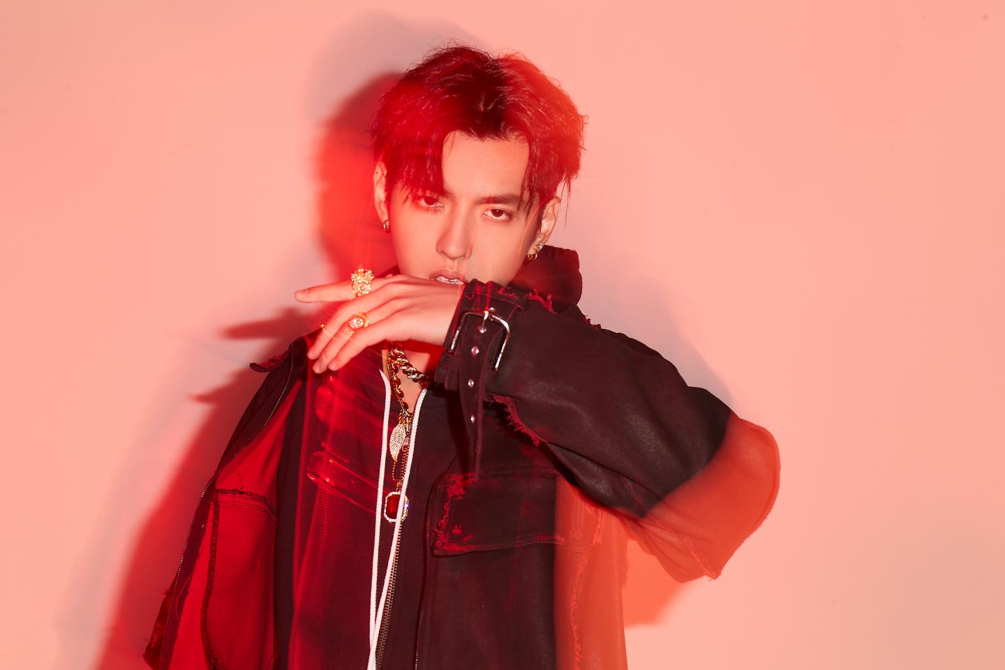 吴亦凡freedommv上线延续一贯国际化与前卫感