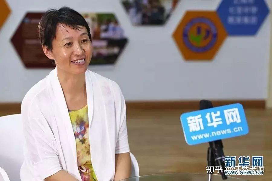 实验中学的校长,由七宝中学教育集团理事长,七宝中学校长朱越亲自担任