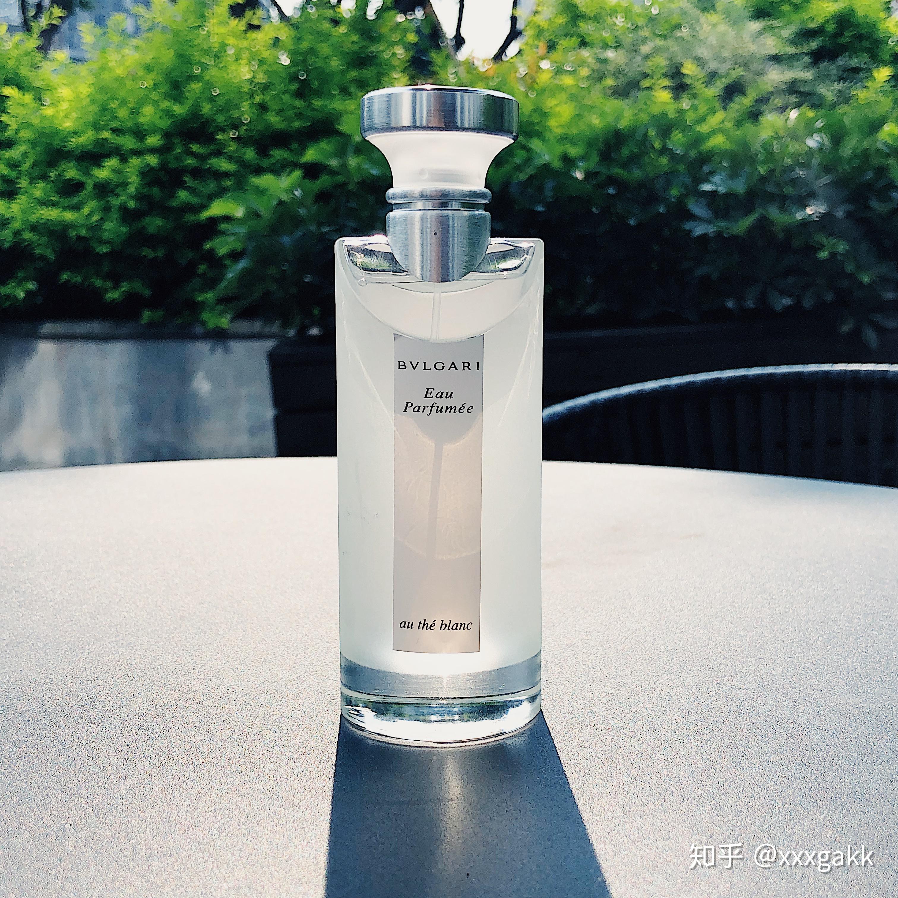 二,宝格丽 白茶(2003版 edc)这款香水确确实实是男女通杀款.