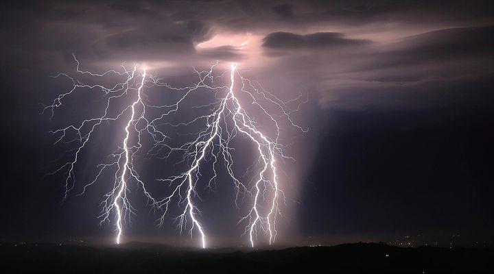 雷爆击图片