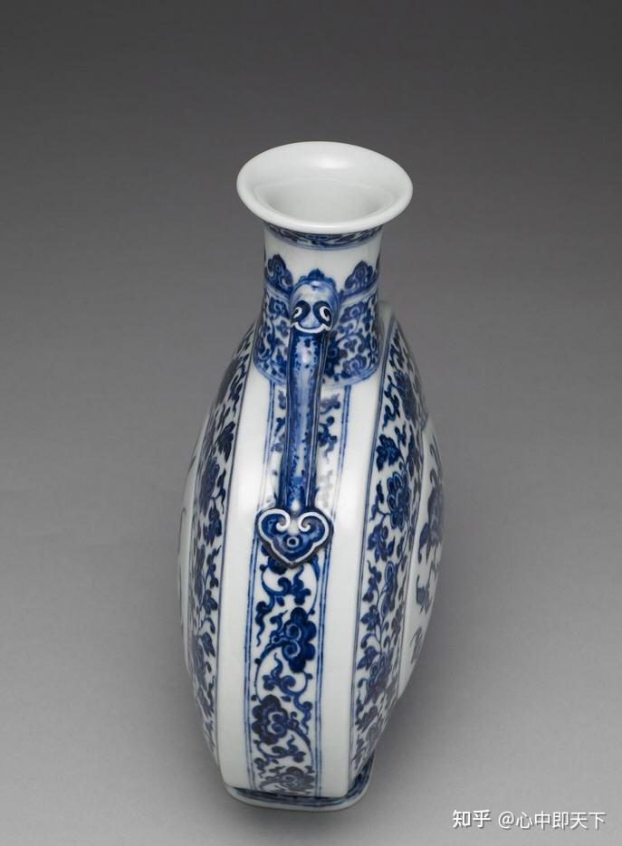 清乾隆景德镇官窑青花福寿纹双耳扁壶