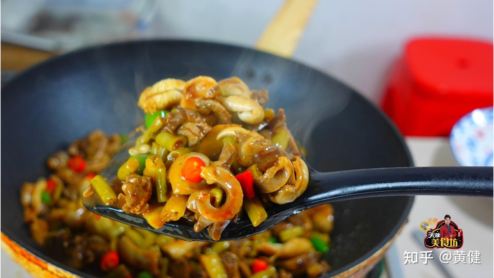 厨师长分享干锅鸡杂的家常做法，配上泡椒，麻辣脆嫩非常下饭 - 哔哩哔哩