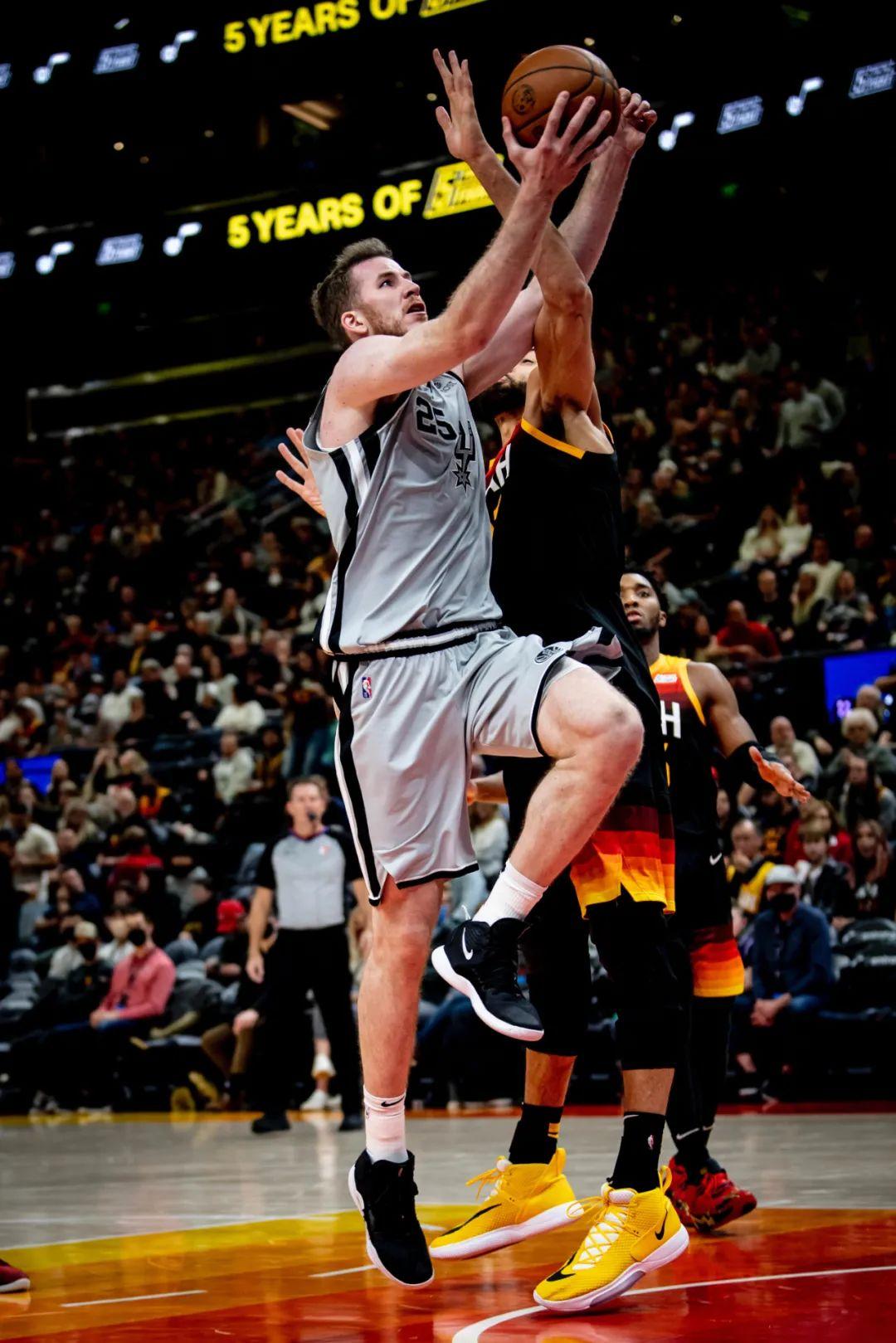 珀尔特尔马刺低调的巨灵神