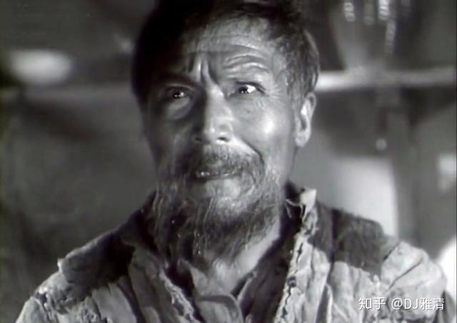 然后,他又在电影《烈火中永生》中扮演了华子良这个经典的人物形象