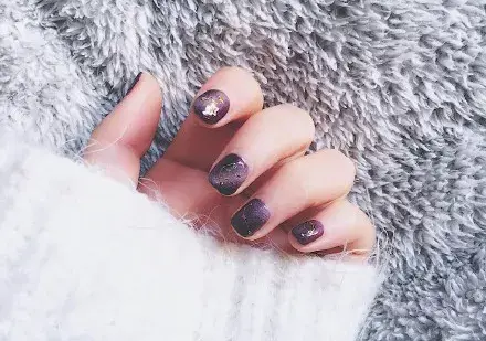 这里可能是最全的新年美甲集合了-新年美甲图片2021简单大方红色衣服