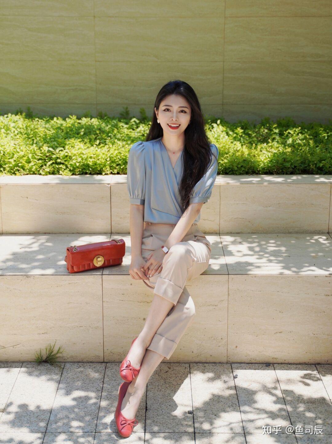 夏季穿搭在精不在多多借鉴这几组搭配造型简约优雅还有格调