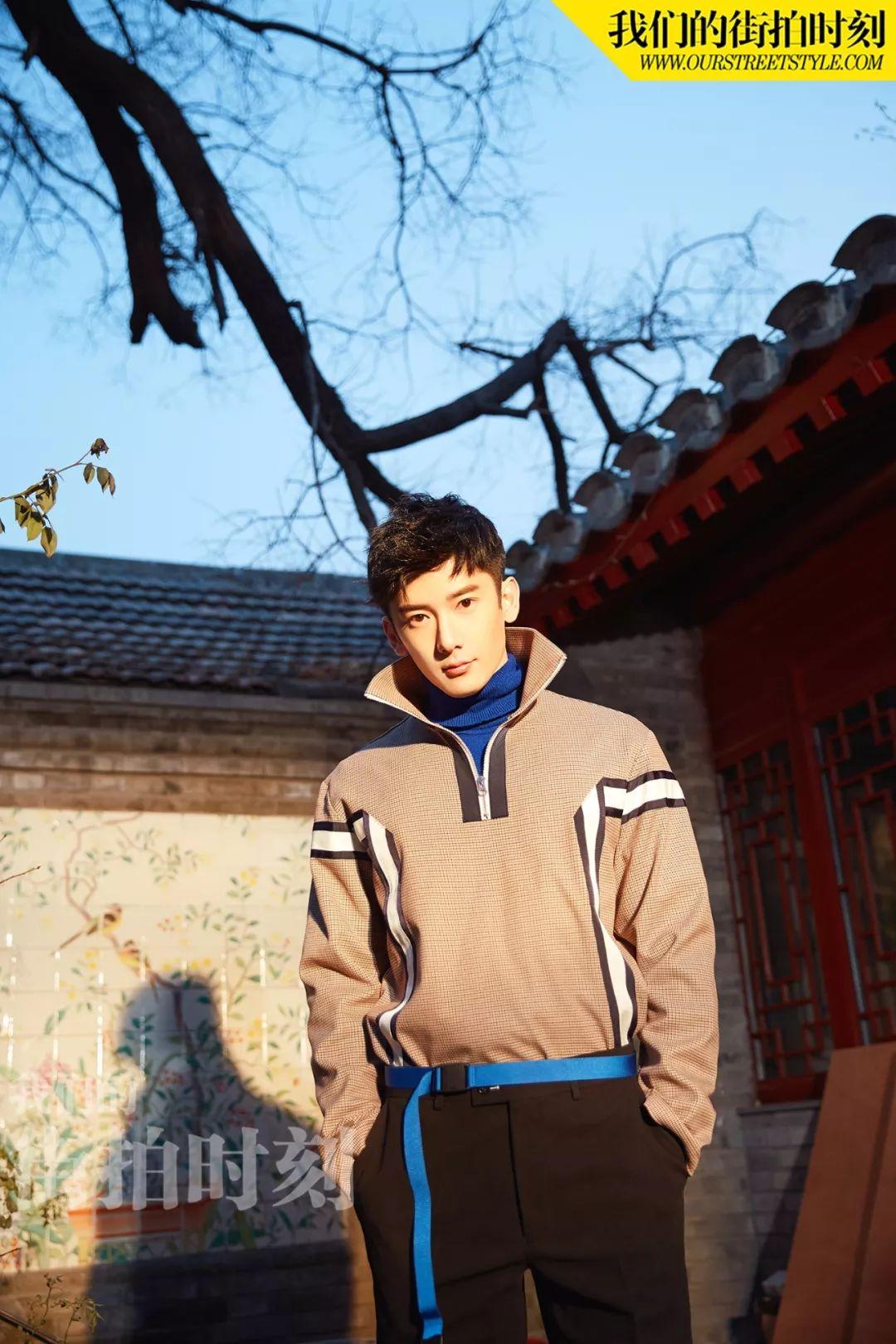 首席摄影师:林志勇时装编辑:任森tips:卡其色半拉链上衣搭配黑色休闲