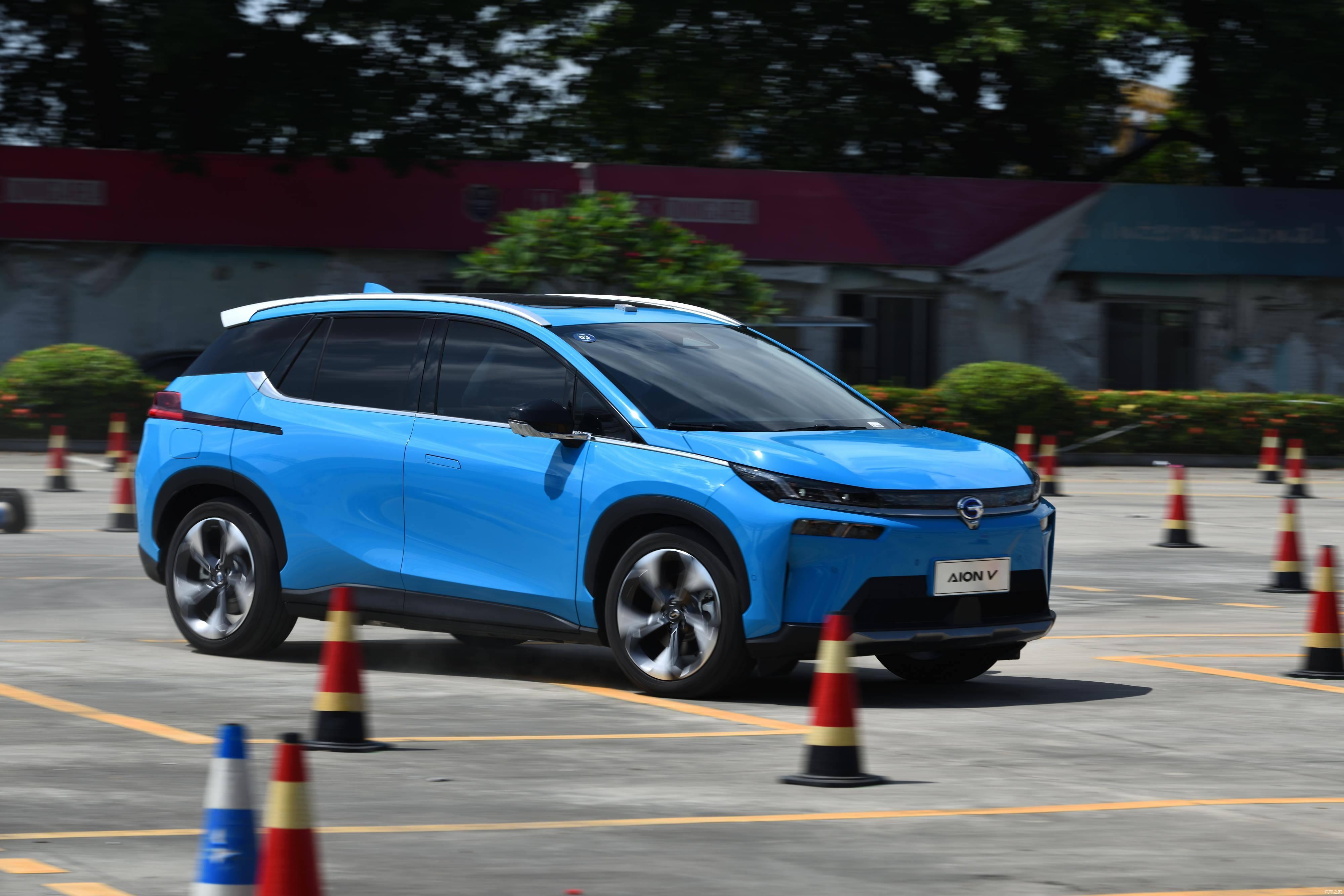 全铝平台超长续航越级空间试驾广汽新能源aionv