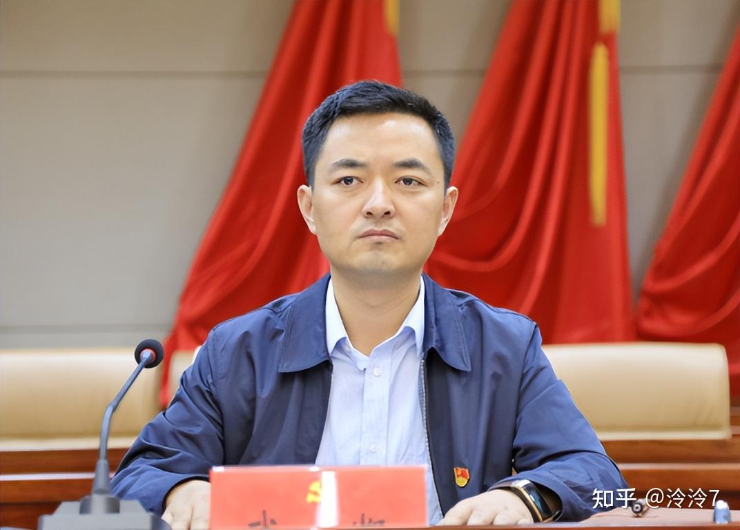 武凯,男,汉族,中共党员,1978年10月生,四川阆中人,中国人民大学硕士.