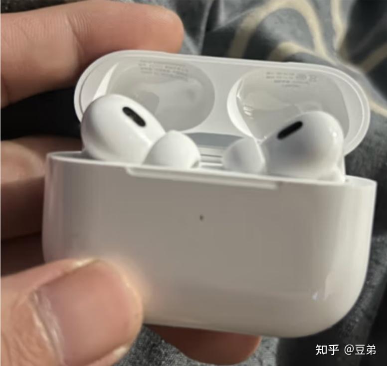 第三,airpods pro第二代虽贵,但是性价比确实高,更何况完美兼容ipad