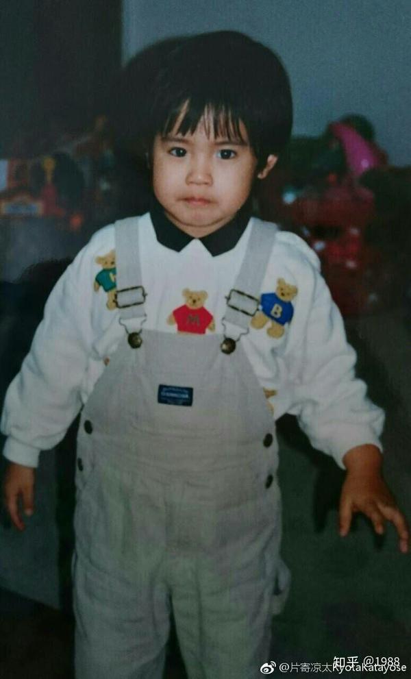 翻了老半天竟然没有片寄凉太 先看他小时候的照片 啊啊,他是我遇见最