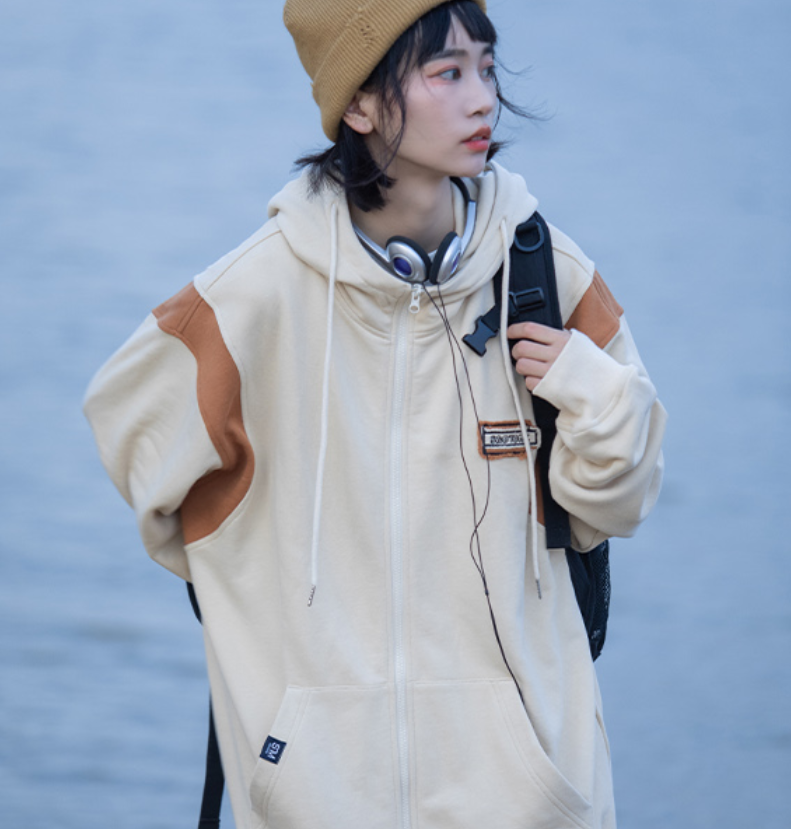 店铺:早乙女惠子这件卫衣撞色以及整体版型也都是非常日系.