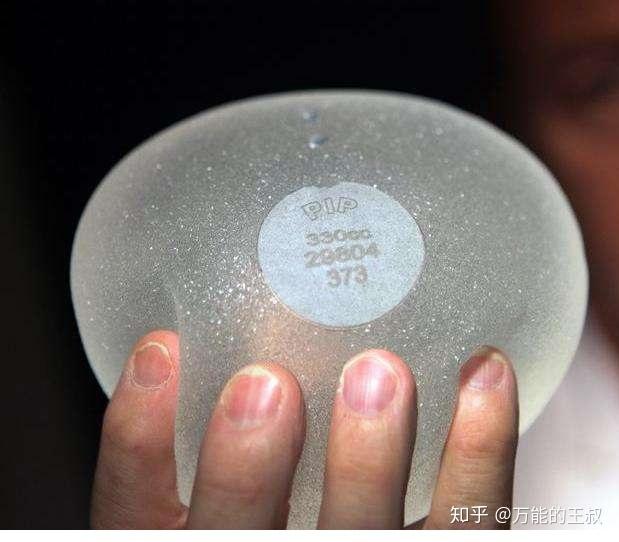 目前人们可以使用的隆胸假体有哪些?它们有哪些区别?