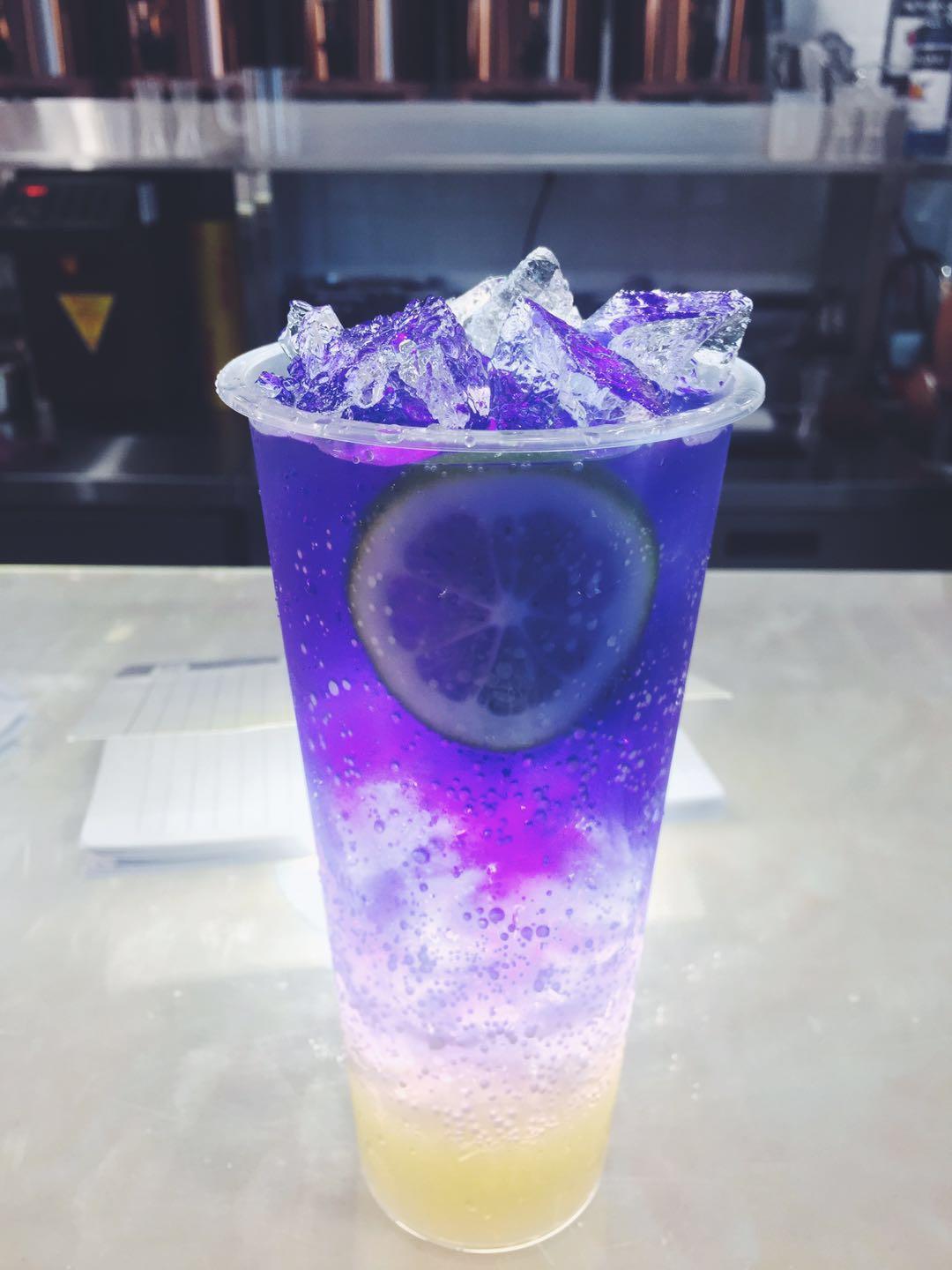 设计师毕业两年创业做奶茶店开业仅3天已有10家加盟