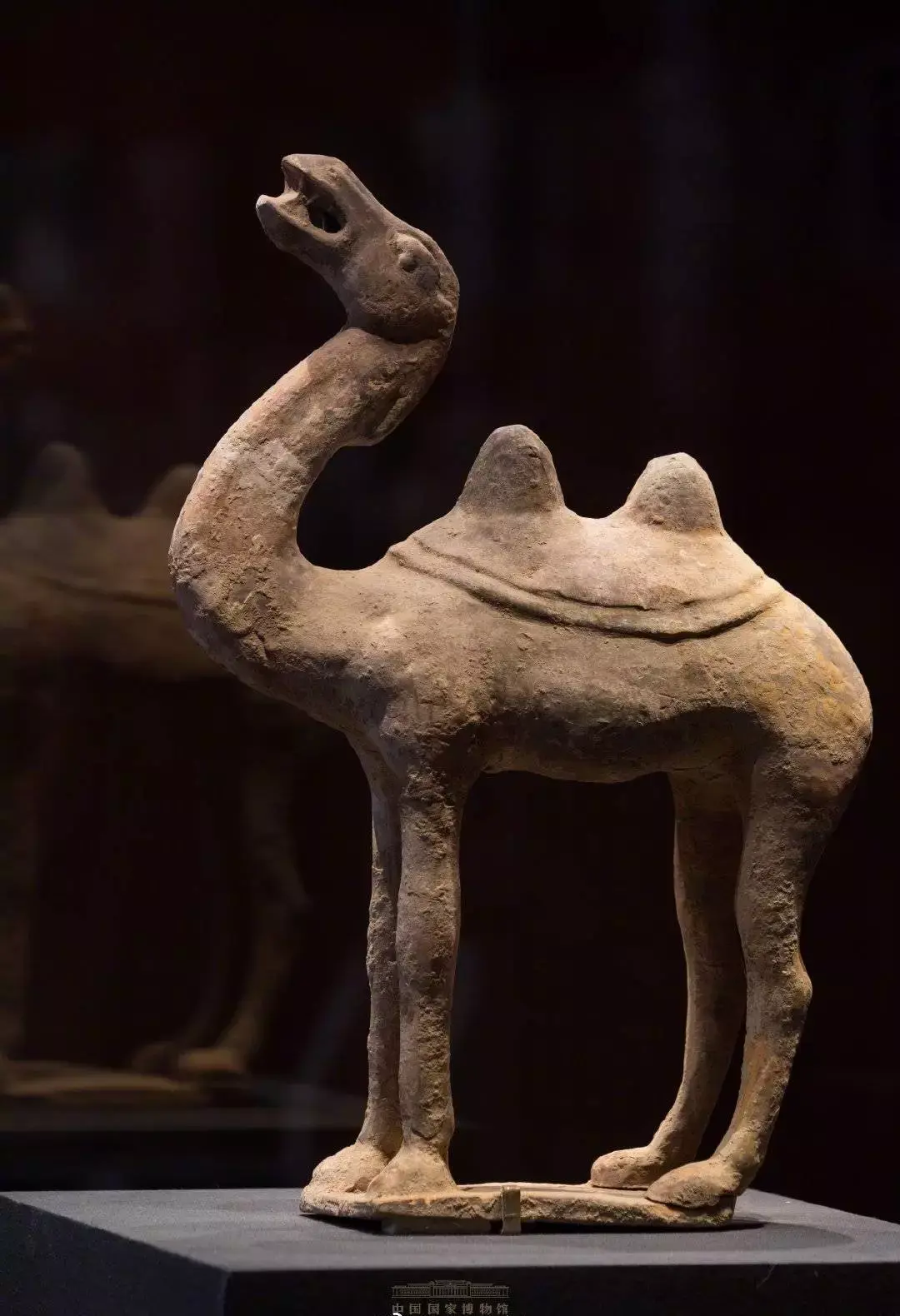 遗产宪兵队在当地文物市场发现这些文物到中国国家文物局依据相关国际