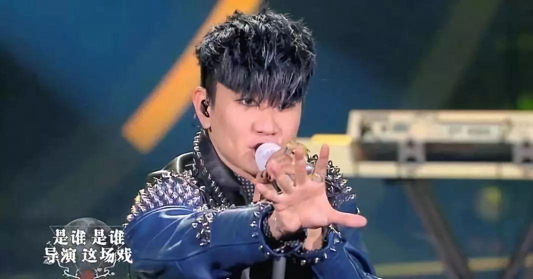 林俊杰在《梦想的声音》第三季的第3期节目当中,对《独角戏》进行令人