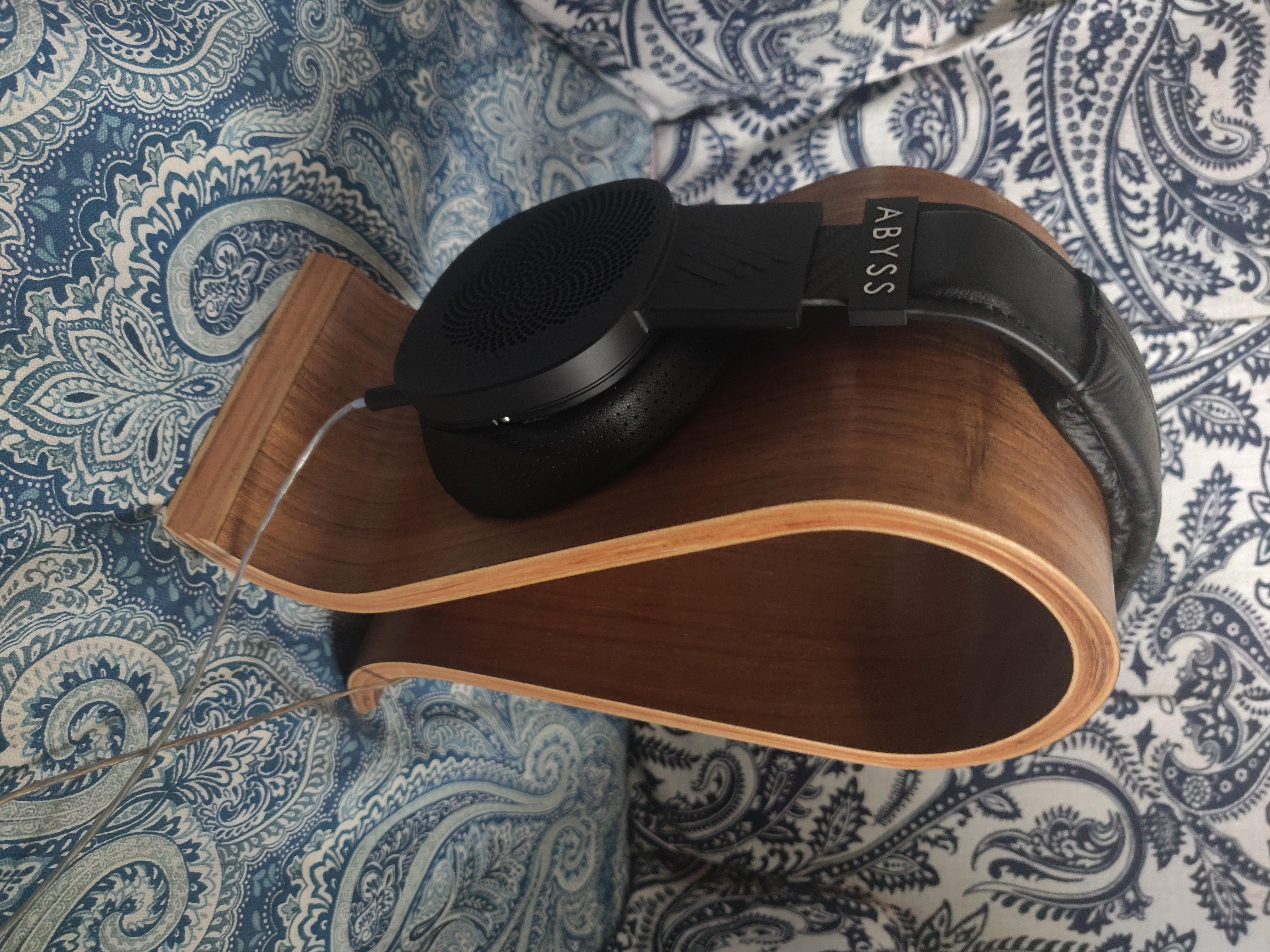 小枕评测听两万元的耳机是什么体验abyssdianav2个人听感