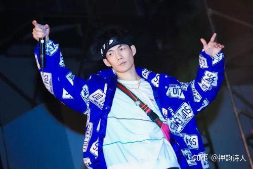 刘柄鑫的freestyle天赋超高,是比贝贝更年轻的天才说唱少年,小车的