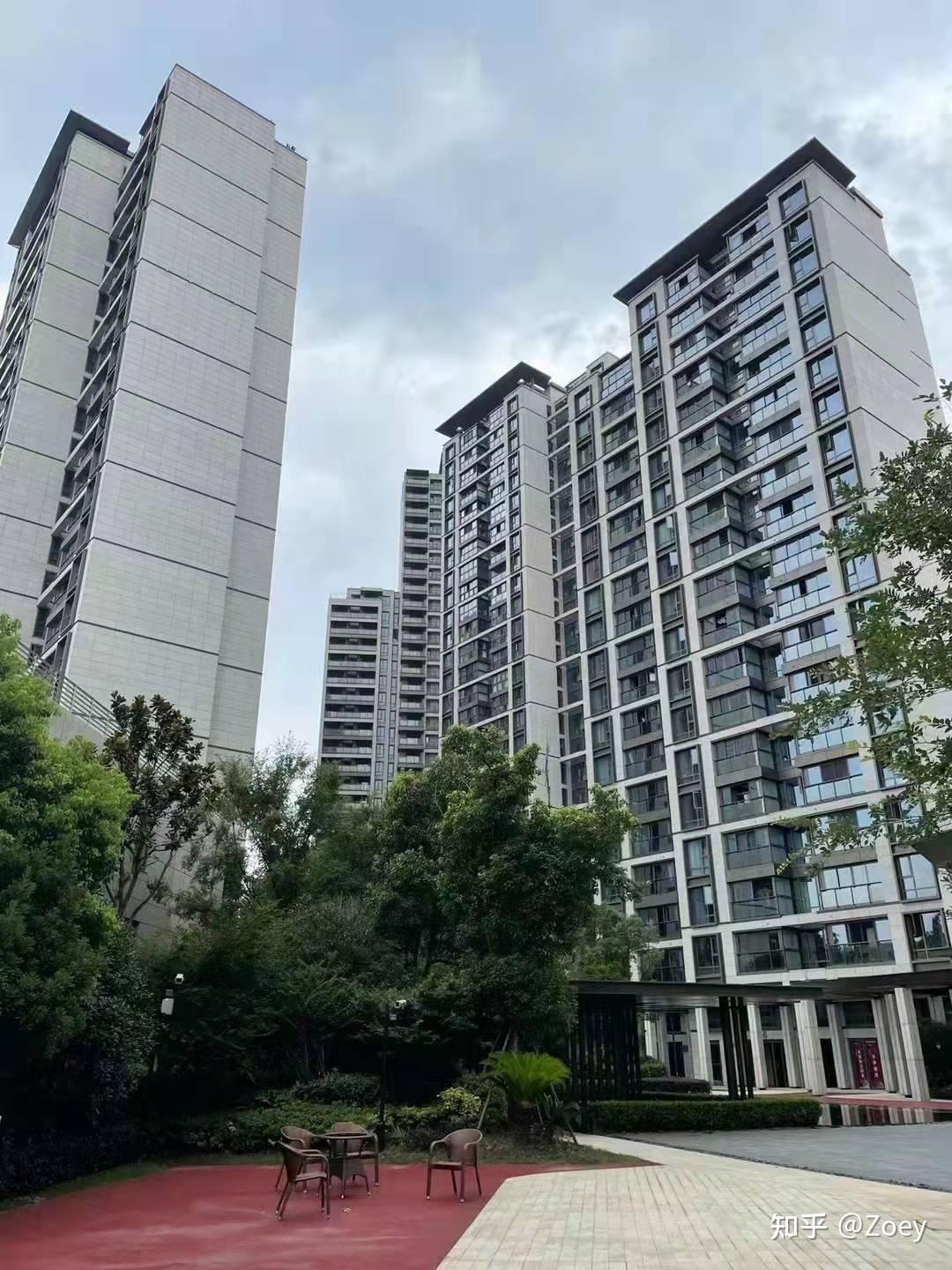 珀·玉晖很多人都会联想到苏河湾,华侨城这样的"塔尖"豪宅说到苏州河