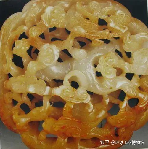 明清时期随着社会的不断发展,中国玉器逐渐形成了一种追求奢华,精雕细